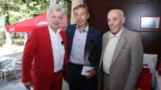 Валентин Михов за пореден път призова ЦСКА и ЦСКА 1948