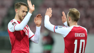 Вратарят Каспер Шмайхел и Пиер Емил Хойберг както и Кристиан Ериксен