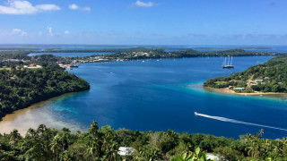 Остров Тонга преживява почти пълно прекъсване на мобилните и интернет