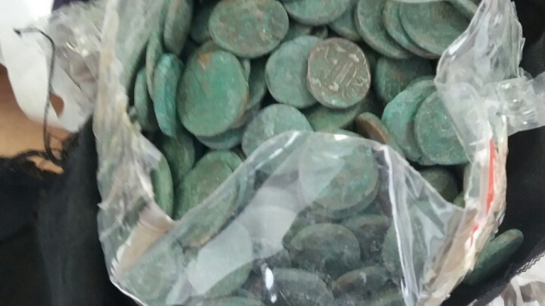 Митничари от пункт Капитан Андреево откриха голямо количество старинни монети