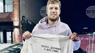 Звездата на националния отбор Александър Везенков не игра заради контузия но