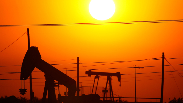 Цената на петрола скочи над $69. Прегрява ли пазарът?