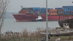 И двете тела, открити на кораб в пристанището в Бургас, са на българи