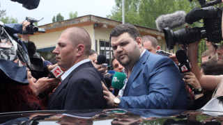 Пеевски предлага "пазарно решение" за КТБ