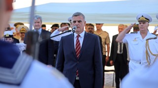 Нека не коментираме хипотези които предстоят да се решават в