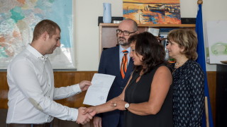 Първи статут "лице без гражданство" в България