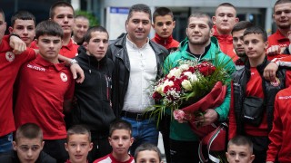 Все по мрачни облаци надвисват над родната борба Олимпийският шампион на