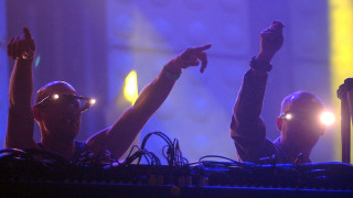 Orbital е английско дуо за електронна музика което се появява