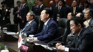Японският премиер Фумио Кишида и китайският премиер Ли Цян обсъдиха