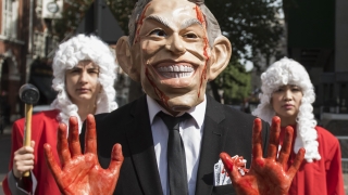 "Арогантният" Блеър подложен на ожесточени критики от британската преса