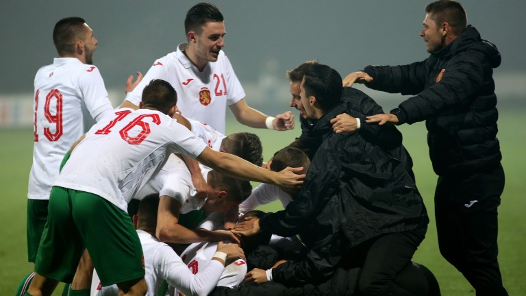 Бойко Борисов изгледа на живо страхотния успех на младежкия ни национален отбор