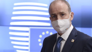 Ейре против затваряне на училищата
