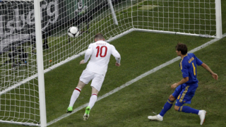 Руни спечели Група D за Англия, Франция остана втора след загуба от Швеция