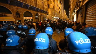 Сблъсъците между полицията и протестиращите във Флоренция и други италиански