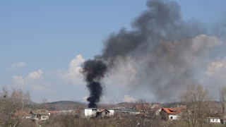 Пожар избуха в близост от околовръстното шосе в София Пламъците