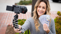 Защо Instagram плаща до 10 000 долара за кратко видео