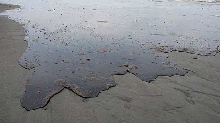 Петролен разлив край бреговете на Калифорния