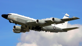Разузнавателен самолет RC 135V на военновъздушните сили на САЩ е извършил