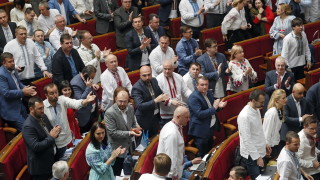 Управляващата коалиция в Украйна се разпадна след като партия Народен
