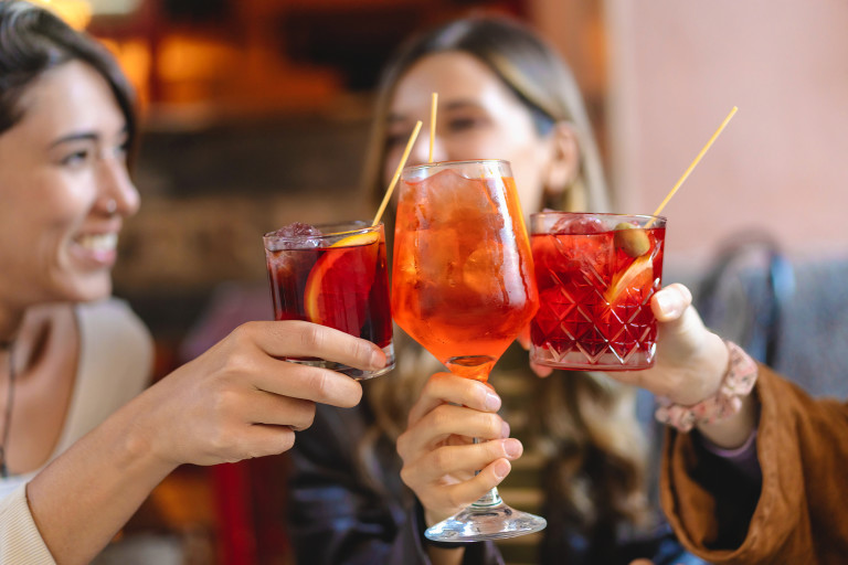 Коктейлите са единствено за младите