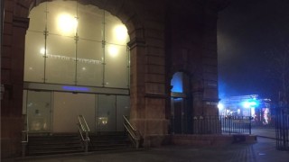 Британската полиция разследва вероятността за палеж като основна версия за