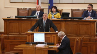 Борисов и Нинова се "бесят" с оставки