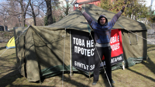 „Орловци” се изнесоха на палатков лагер до парламента