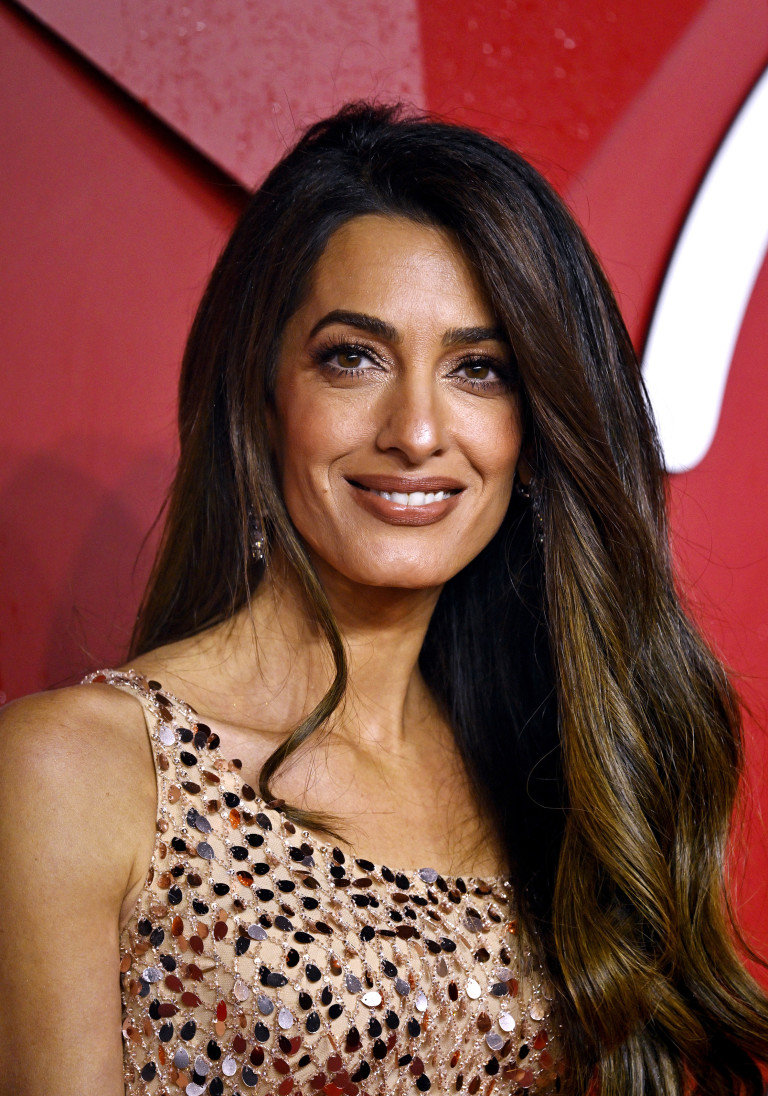 Амал Клуни е с английско поданство, само че дружно с Джордж Клуни имат парцел и в Съединени американски щати