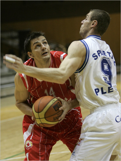 Димитър Ангелов подписа с Лукойл Академик