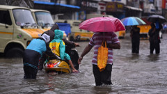 Циклонът Мичаунг удари южното крайбрежие на Индия