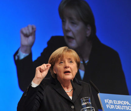 Меркел с мрачни прогнози - ако пропадне еврото, пропада и Европа