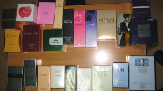 Крият маркови парфюми в калници на автобус