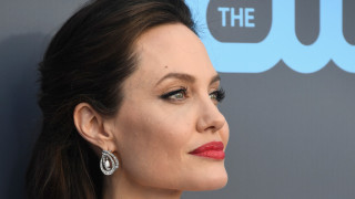 С кого обикаля Париж Анджелина Джоли 