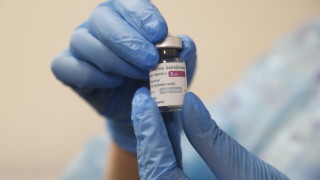 Нидерландия е спряла употребата на ваксината на британско шведската фармацевтична компания