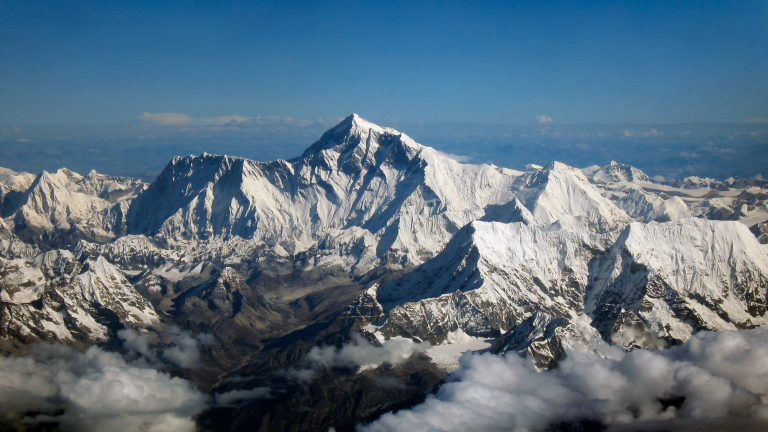 Еверест остана непокорен през 2015 г.  – за първи път от 1974-a