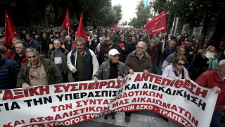 Хиляди на протест срещу бедността в Гърция и името на Македония 