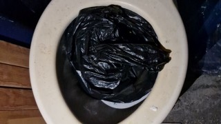 Полицията намери над половин килограм канабис, укрит в тоалетна чиния в Костинброд 