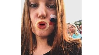 Руски блогър: Нашите момичета се държат като к***и с чужденците