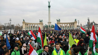 Над 10 000 унгарци протестираха в центъра на столицата Будапеща