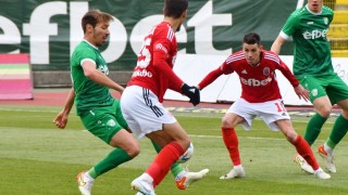 Днес Берое официално се раздели със защитника Клайдер Машедо след