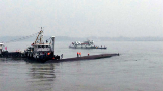 Кораб с 457 души потъна в Китай 