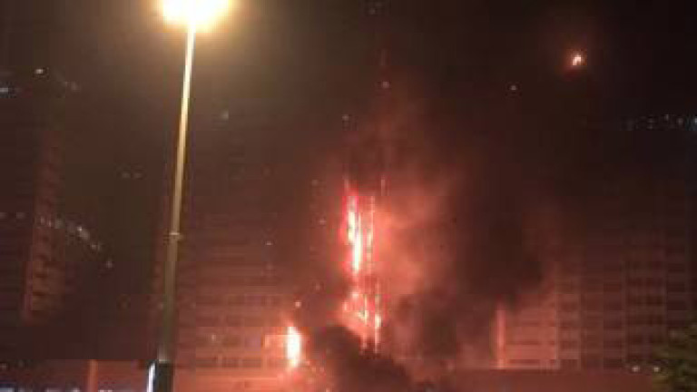 10 души са загинали при пожар в небостъргач в северния