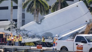 Властите във Флорида били предупредени за пукнатини по рухналия мост 2 дни по-рано
