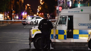Началникът на полицията на Северна Ирландия Саймън Бърн подаде оставка в