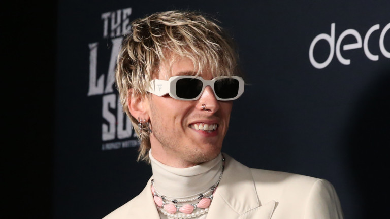 Как Machine Gun Kelly е пострадал, опитвайки се да впечатли Меган Фокс