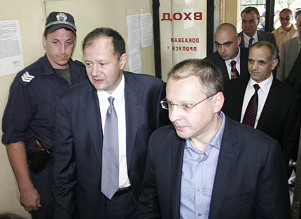 Станишев иска мотори за полицаите