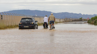 Наводнения в Каталуния, хора останаха блокирани в автомобилите и домовете си