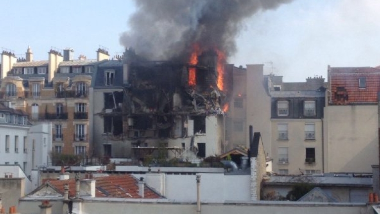 Експлозия разруши част от сграда в Париж 