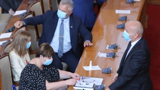 24 са общо глобените народни представители за неносене на маски