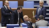 Мнозинството бойкотира бойкота на опозицията